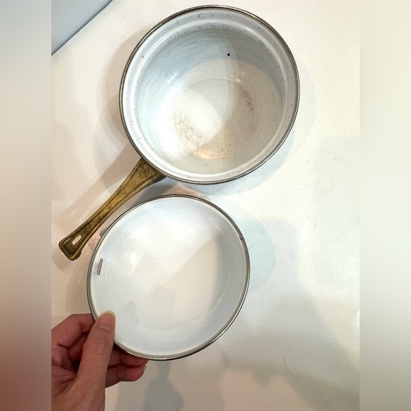Tabletops Unlimited 1 Qt Enamelware Sauce Pan with Lid VTG. - Picture 6 of 8
